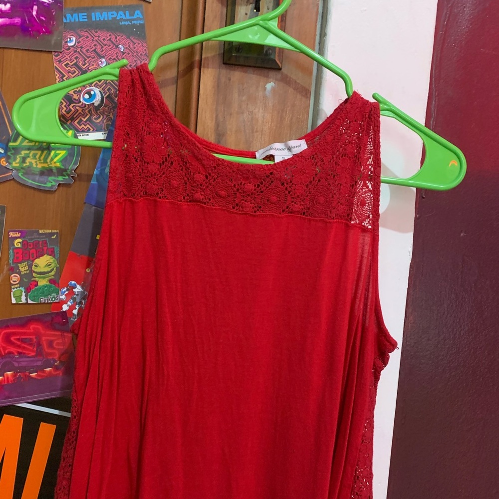 red crop tank - Picture 2 of 3